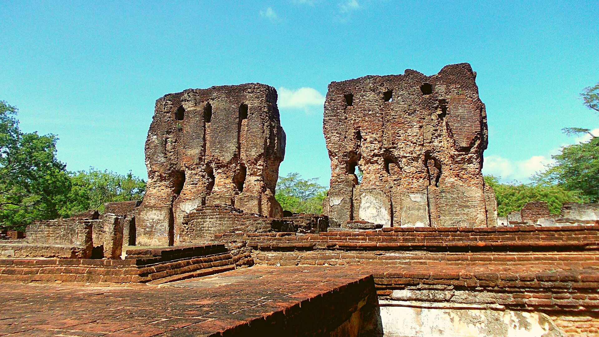 日2. 早餐后前往波隆纳鲁沃（Polonnaruwa），然后返回狮子岩（Sigiriya）